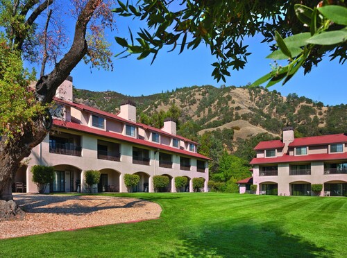 Enjoy our Lakeside Mission Style Resort close to Golf, Fishing, Hiking, even a Balloon Ride w/ MORE