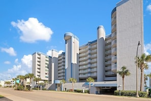 Exterior - Beach Side Resort perfect location with indoor/outdoor Pools (North Myrtle Beach)