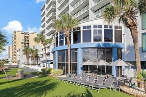 Outdoor dining - Beach Side Resort perfect location with indoor/outdoor Pools (North Myrtle Beach)
