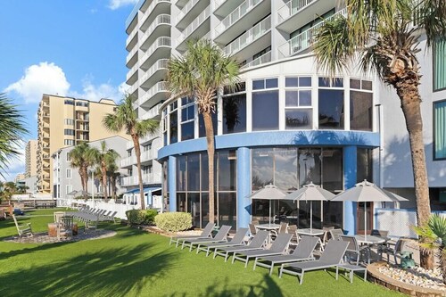 Beach Side Resort perfect location with indoor/outdoor Pools