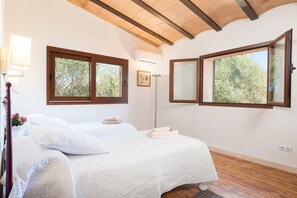 4 habitaciones, tabla de planchar con plancha y wifi gratis 