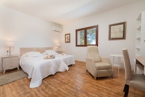 4 chambres, fer et planche à repasser, Wi-Fi gratuit, draps fournis