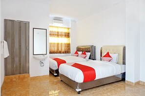 Superior Suite | Desk, free WiFi, bed sheets