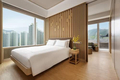 Premium bedding, down duvets, minibar, in-room safe