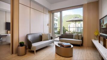 Seprai premium, selimut bulu angsa, minibar, dan brankas