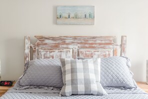 2 bedrooms, iron/ironing board, travel cot, free WiFi