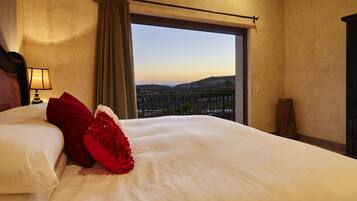 4 bedrooms, individually furnished, free WiFi