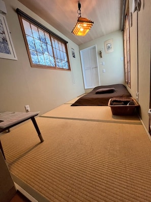 Quarto, para não fumantes, sacada (HOTEL EL SHINJUKU6/301 Max2PAX) | Wi-Fi de cortesia, roupa de cama