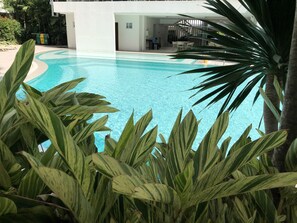 2 outdoor pools