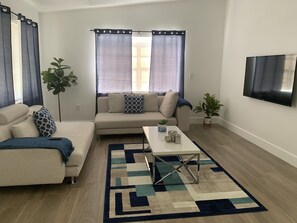 Smart TV, giocattoli, libri