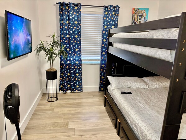 3 bedrooms, in-room safe, iron/ironing board, travel crib
