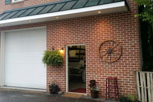 Rustic, quaint wagon house