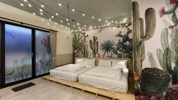 Comfort Quadruple Room | Minibar, desk, blackout drapes, soundproofing