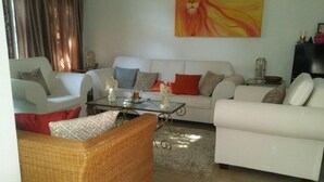 Living area - Palm Villa (Thalawatugoda)