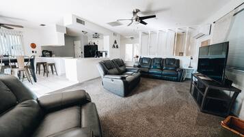 Smart TV, fireplace, stereo