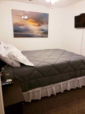 3 makuuhuonetta, työpöytä, silitysrauta/-lauta, ilmainen Wi-Fi