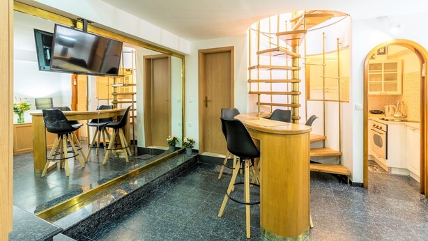 Apartamento, 1 habitación | Zona de estar | Una televisión de pantalla plana