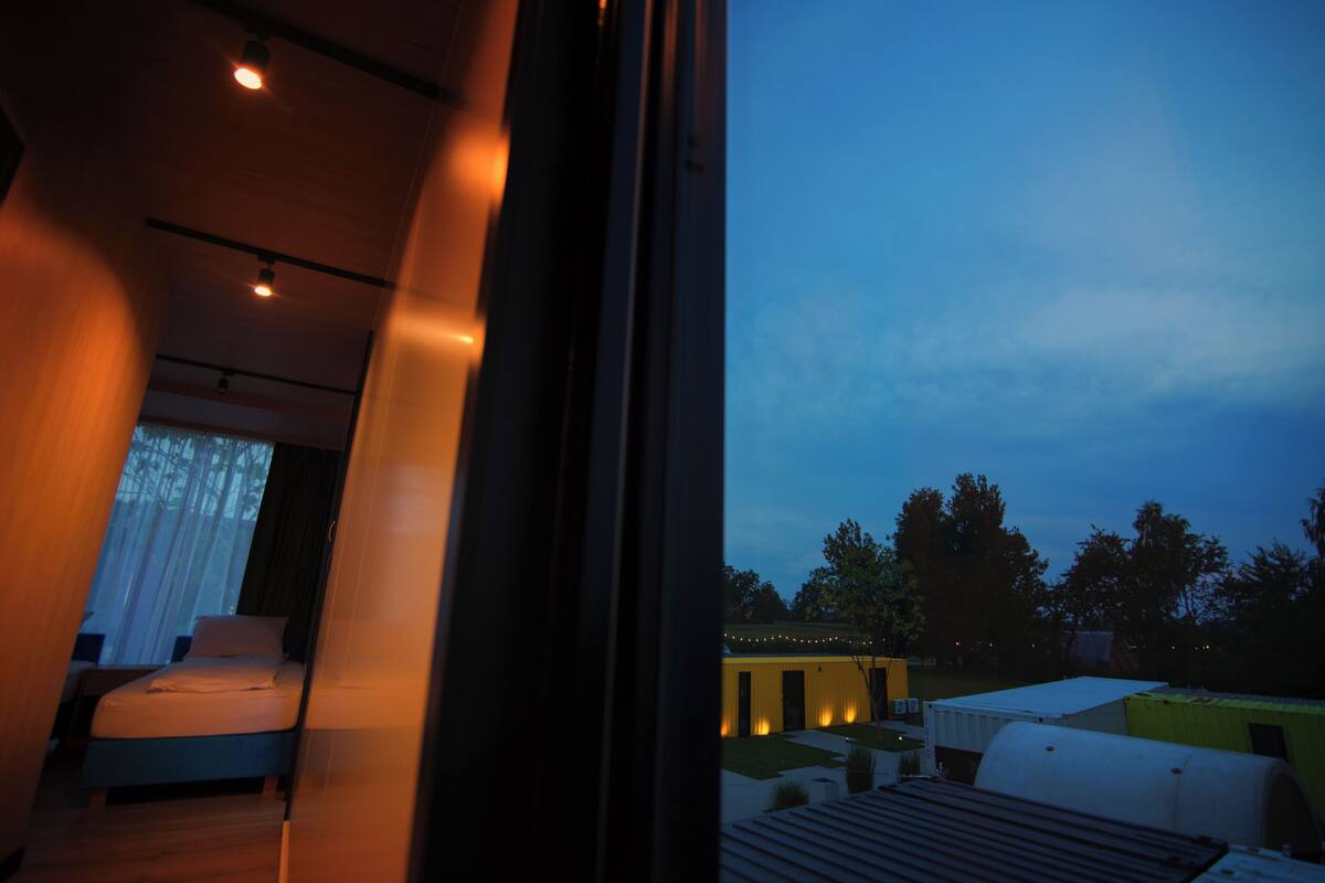 Suite, flere senger, ikke-røyk | Safe på rommet, lydisolert, strykejern/-brett og wi-fi (inkludert)