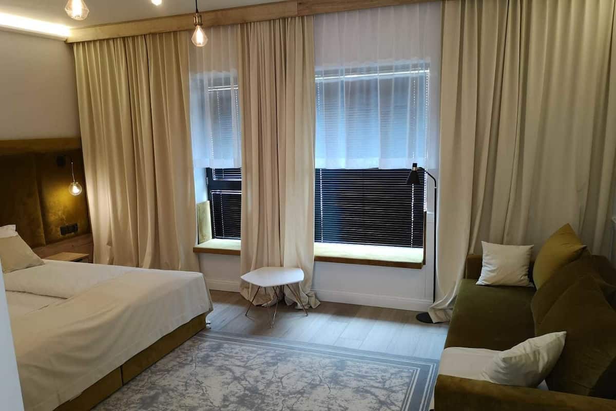 1 slaapkamer, een kluis op de kamer, geluiddichte muren