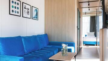 Habitación estándar, varias camas, para no fumadores | Caja de seguridad en la habitación y insonorización