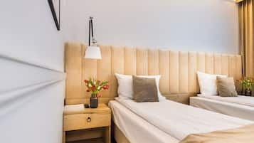 In-room safe, soundproofing, iron/ironing board, free WiFi