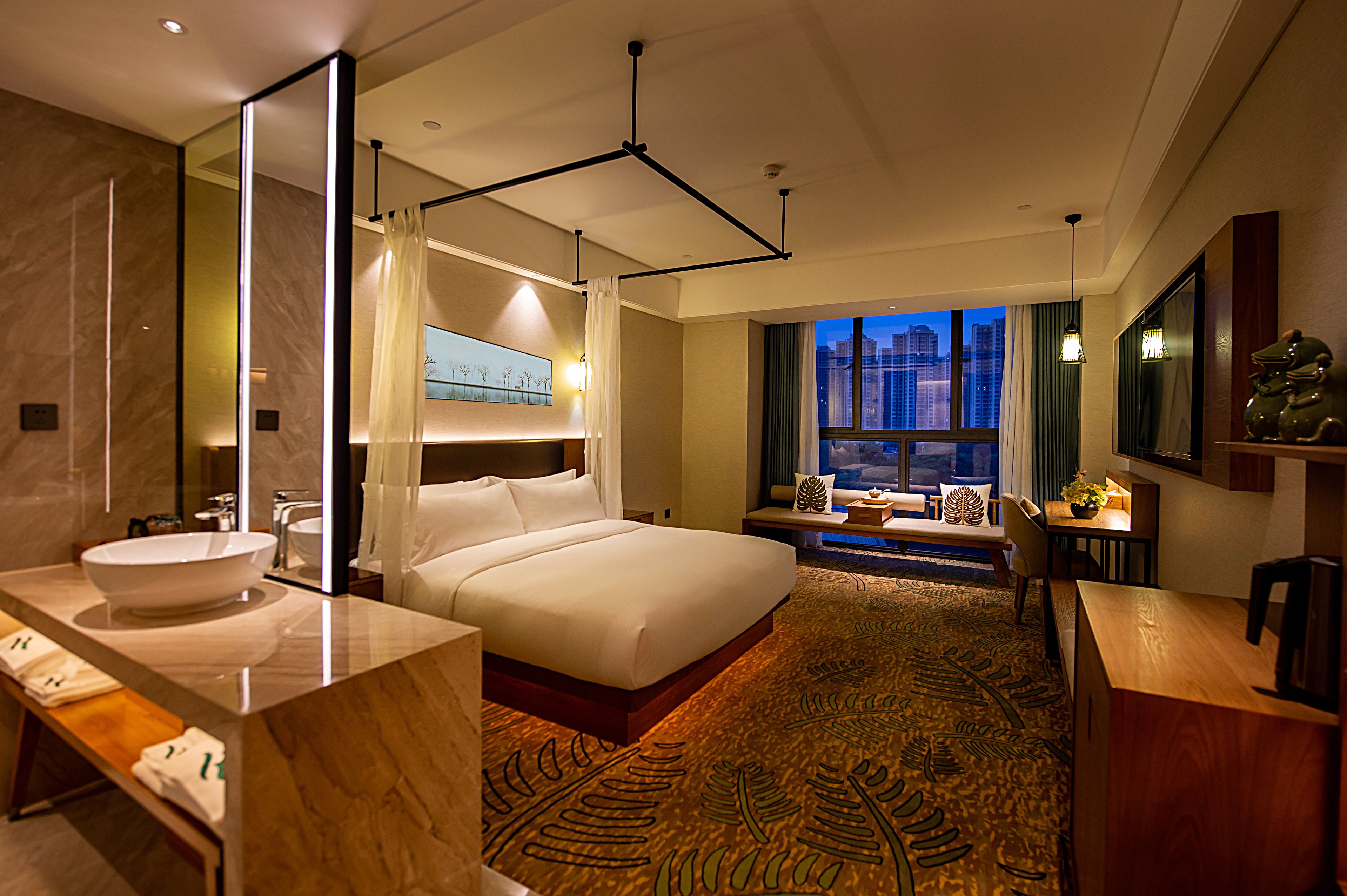 Kahden hengen comfort-huone | Ylelliset vuodevaatteet, untuvapeitot, pillowtop-patjalliset sängyt