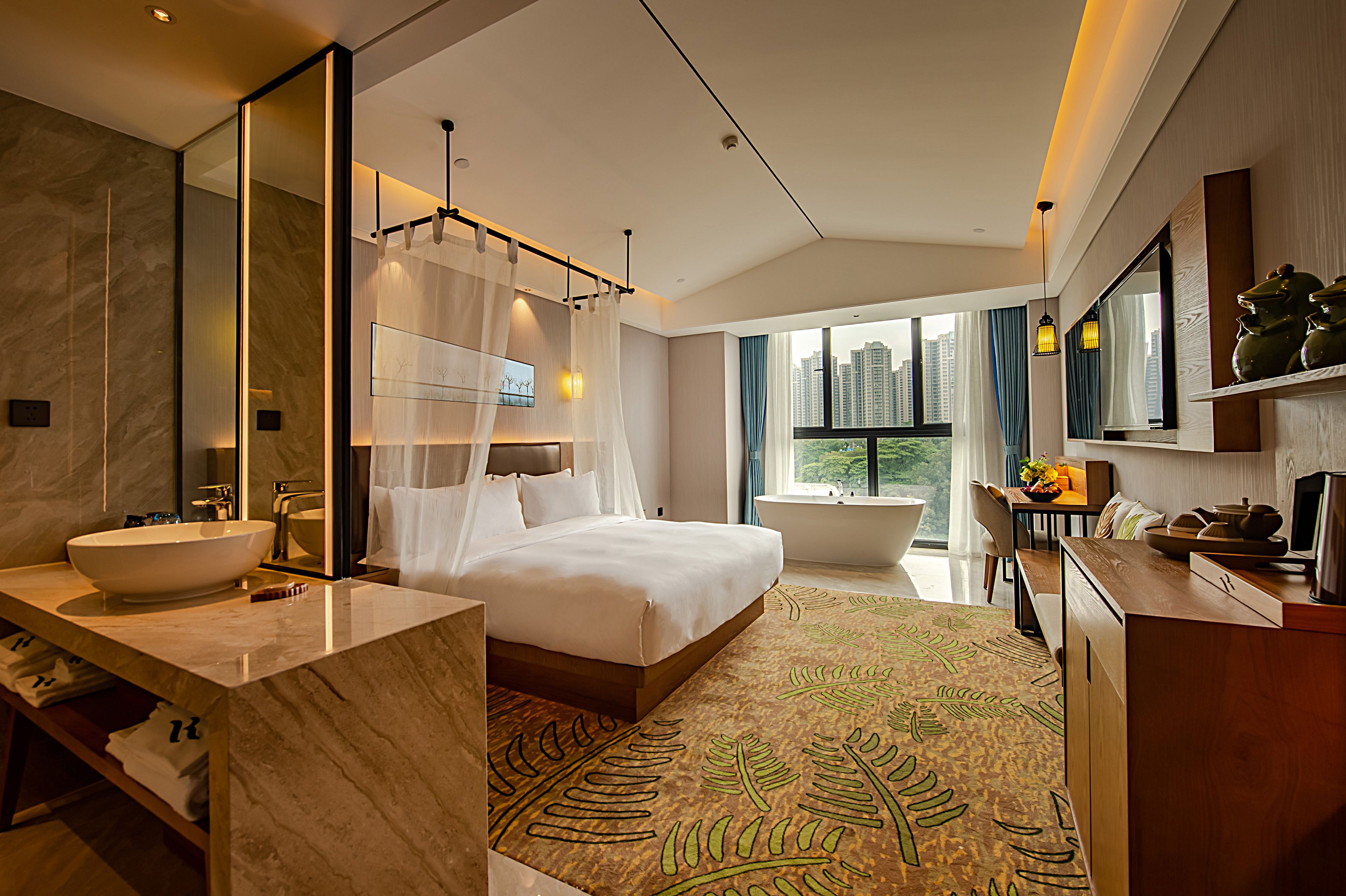 Kahden hengen romanttinen huone | Ylelliset vuodevaatteet, untuvapeitot, pillowtop-patjalliset sängyt