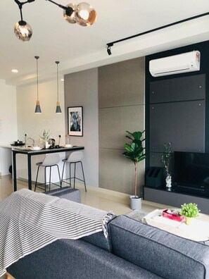 Individually furnished, desk, blackout curtains, iron/ironing board - Arte Plus by Poly City (Kuala Lumpur)