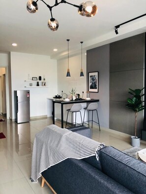 Appartamento, 1 camera da letto | Con arredamento individuale, una scrivania, tende oscuranti