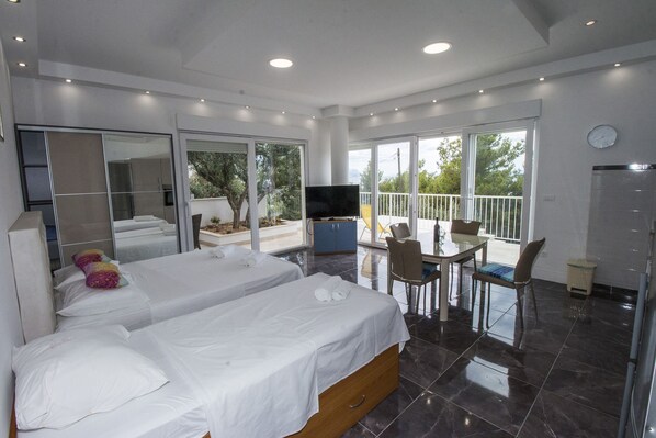 Luxury Studio, Sea View - Luxury apartment INA (Omis)