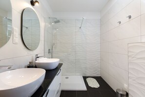 Apartment, 3 Bedrooms, Partial Ocean View | Bathroom | Shower, hair dryer, slippers, bidet