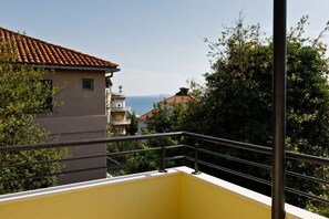 Appartement, 3 chambres, vue partielle sur l'océan | Vue depuis le balcon