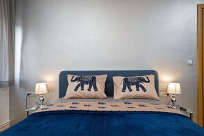 Apartment, 3 Bedrooms, Partial Ocean View | Blackout curtains, iron/ironing board, free cots/infant beds, free WiFi