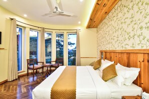 尊荣客房 | 高档床上用品、客房内保险箱、办公桌、隔音