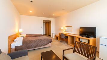 Twin(Triple) Room, Smoking | 1 bedroom, in-room safe, desk, bed sheets