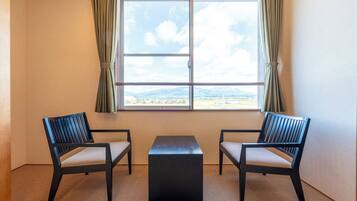 Chambre, fumeur (Japanese Style Room with 8 tatami)
