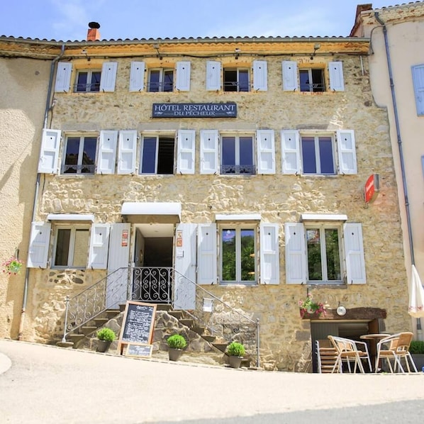 Fachada de la propiedad