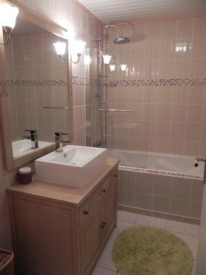 Suite, 2 chambres (Opale) | Salle de bain | Baignoire, serviettes fournies