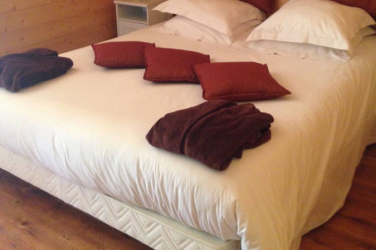 Suite, 2 Schlafzimmer (Coraline) | 2 Schlafzimmer, individuell dekoriert, individuell eingerichtet