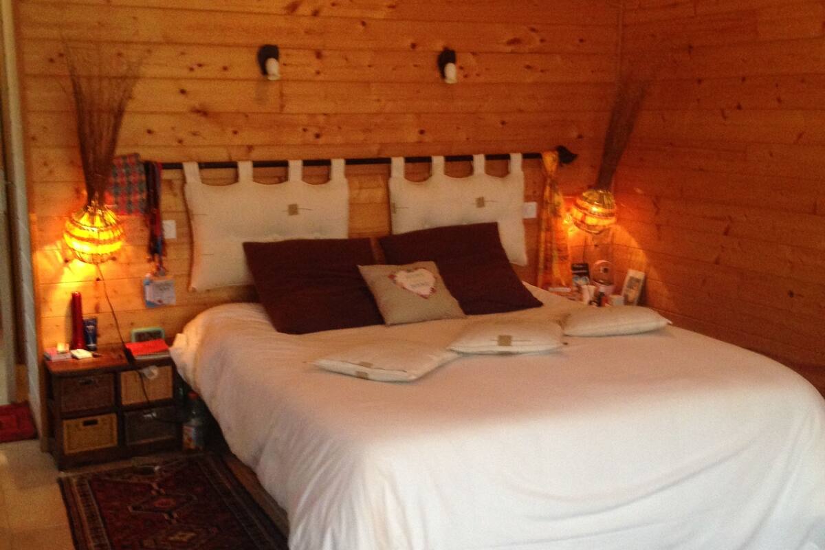 Suite, 2 Schlafzimmer (Ambre) | 2 Schlafzimmer, individuell dekoriert, individuell eingerichtet