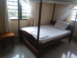 Free WiFi, bed sheets - Cingaki Hotel (Mombasa)