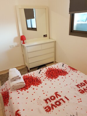 Blackout curtains, iron/ironing board, free WiFi, bed sheets - Delux apartment 50 meters from the beach (Ashkelon)