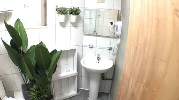 Double Room (U5) | Bathroom amenities