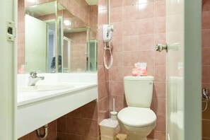 Double Room (A4) | Bathroom | Shower, free toiletries, hair dryer, slippers - Lohas Ximan (Taipei)