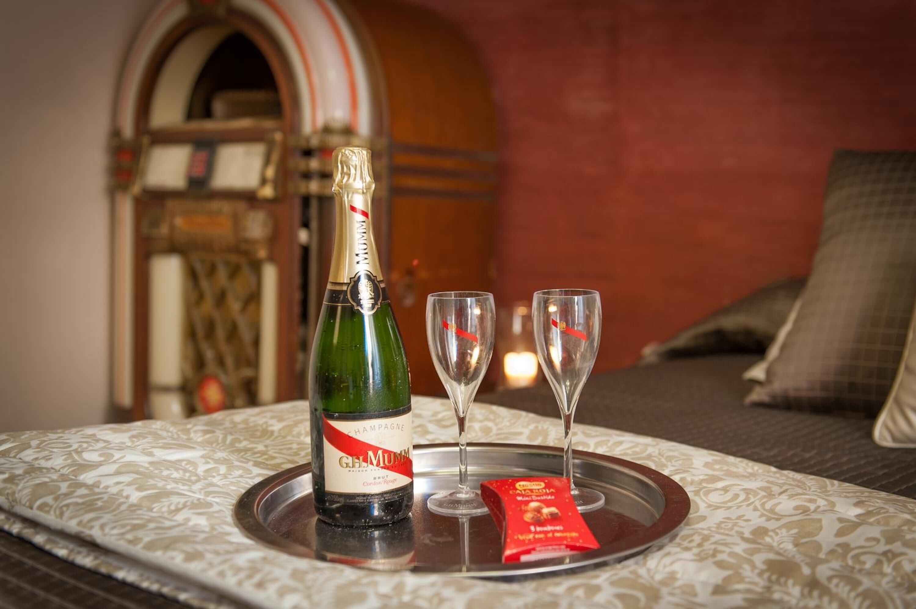 minibar, in-room safe, individually decorated, individually furnished