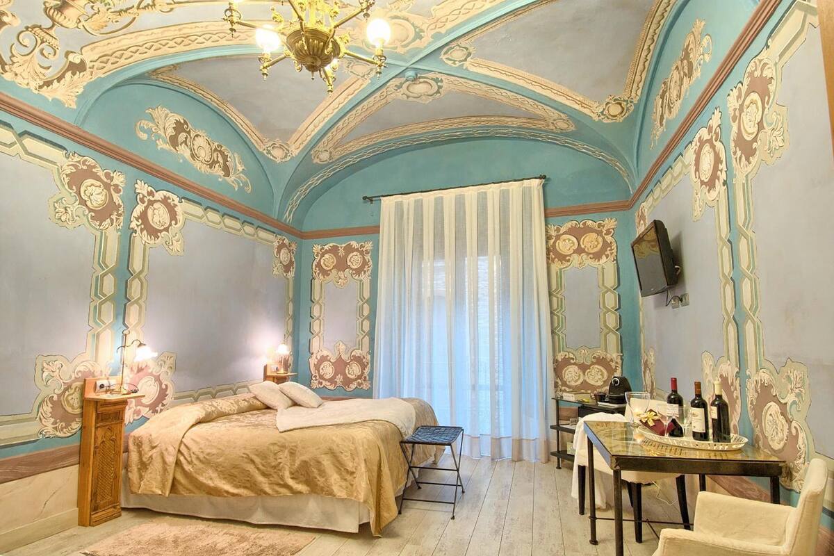 minibar, in-room safe, individually decorated, individually furnished