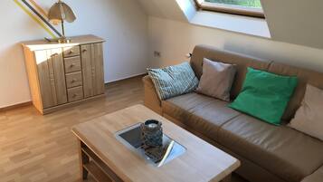 Appartement, salle de bains privée (5 Langeoog) | Salle de séjour | Télévision LCD