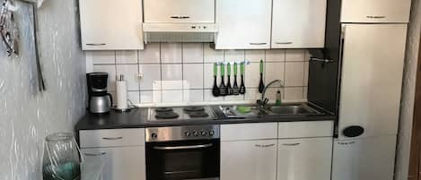 Apartment, Private Bathroom (3 Wangerooge) | Dapur peribadi | Peti sejuk, pembancuh kopi/teh, cerek elektrik, kerusi tinggi