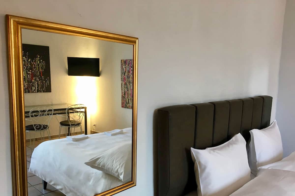 1 bedroom, premium bedding, individually decorated