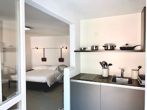 Design Apartment, 1 Queen Bed | Private kitchen | Mini-fridge, espresso maker, coffee/tea maker, electric kettle - Great2Stay (Locarno)
